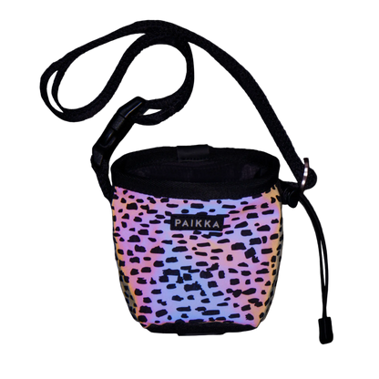 PAIKKA Treat Pouch with Belt 2.0 pimeässä hohtava namipussukka koirille treeni- tai lenkkiherkkujen säilytykseen